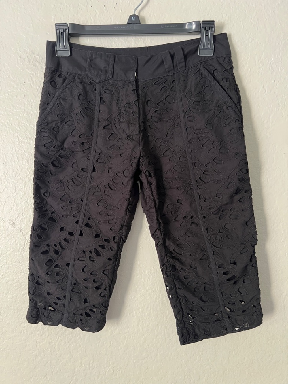 Like New! Sretsis Lace Cropped Pants Bermuda Shorts Black in Size 2